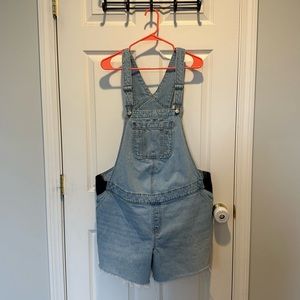 Old Navy maternity shorts/overalls